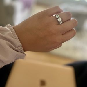 Moissanite 3stone ring
